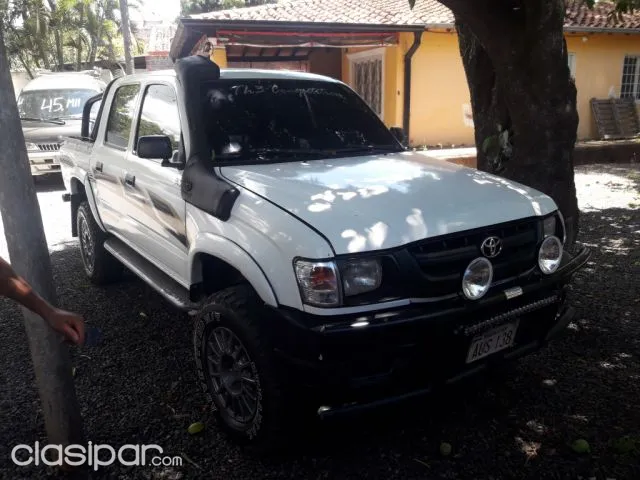 Toyota Hilux 2003 - foto 2