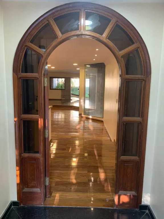 VILLA MORRA: 900M2, TIPO DIPLOMÁTICO, 3 SUITES, JARDÍN, PISCINA, ELEGANTE RESIDENCIA. — foto 2