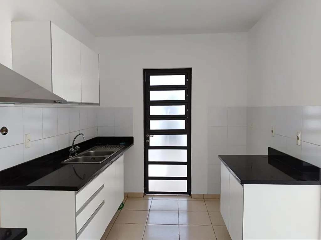VENDO CASA EN CONDOMINIO CERRADO ZONA LUQUE RAKIURA AEROPUERTO. — foto 2