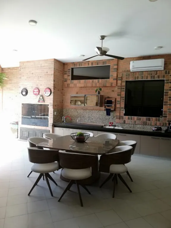 VENDO HERMOSA EN EL BARRIO MANORA!!EXCELENTE UBICACIÓN!! — foto 3