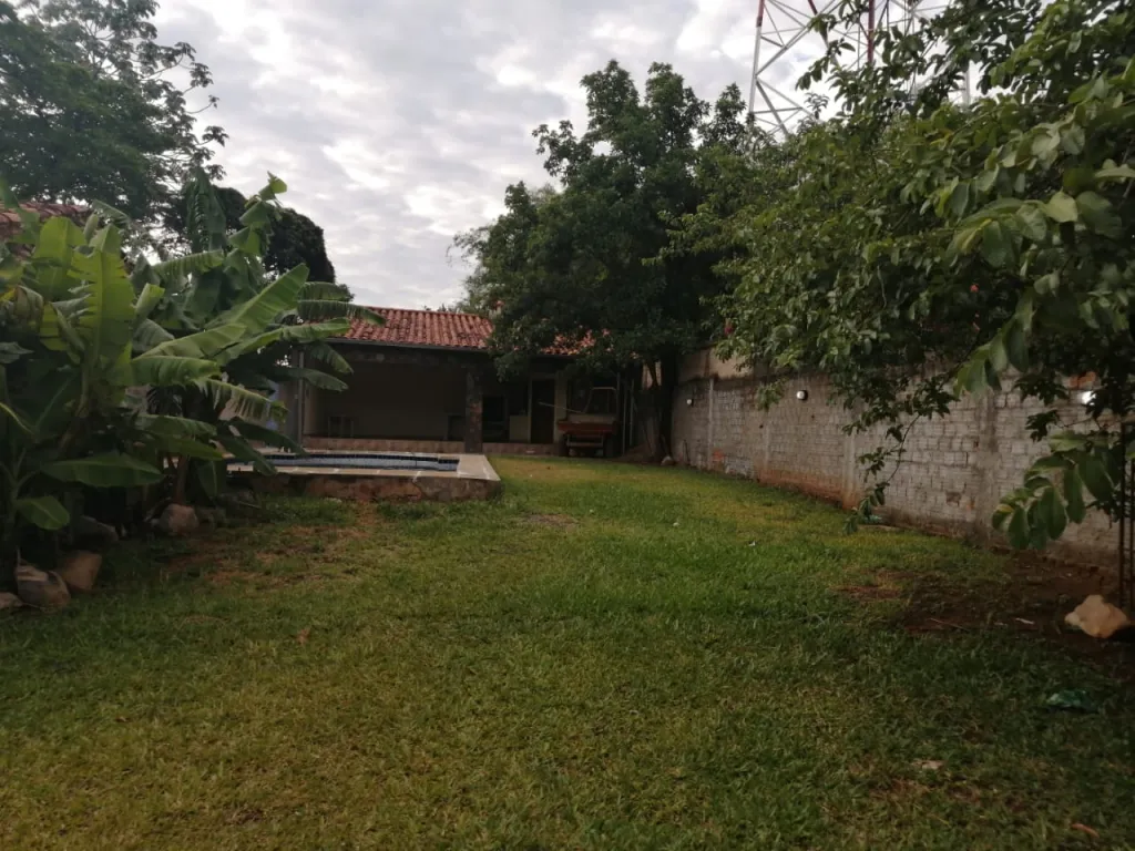 Casa - Venta - Paraguay Central Luque TERRENO CON PISCINA Y QUINCHO EN LUQUE — foto 3