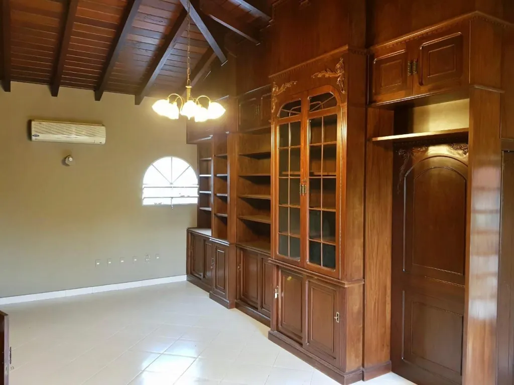 Vendo Amplia Residencia Estilo Colonial en Barrio Mburukuya — foto 3