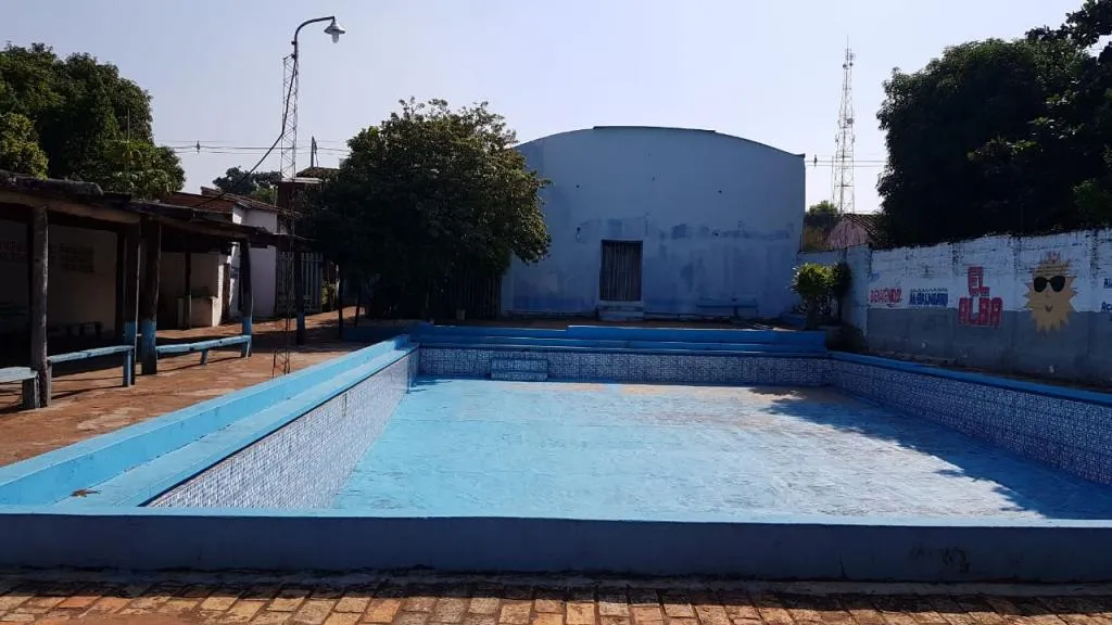 VENDO PISCINA AUTOSUSTENTABLE CON AGUA DE MANANTIAL EN GUARAMBARE EX BALNEARIO EL ALBA — foto 2
