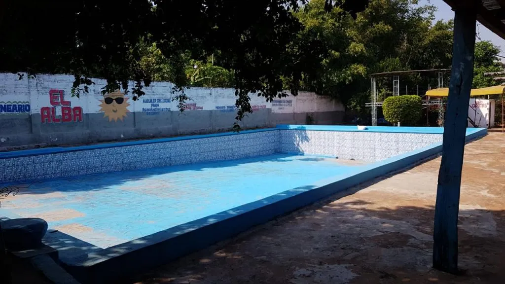 VENDO PISCINA AUTOSUSTENTABLE CON AGUA DE MANANTIAL EN GUARAMBARE EX BALNEARIO EL ALBA — foto 3