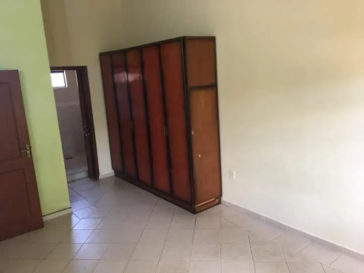 ¡HERMOSO DÚPLEX EN LAMBARÉ! ZONA SÚPER METRO — foto 2