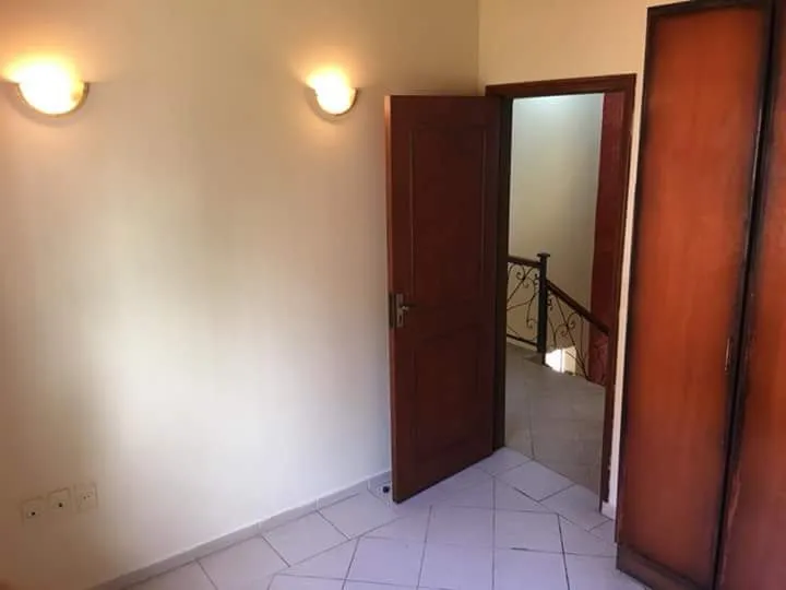 ¡HERMOSO DÚPLEX EN LAMBARÉ! ZONA SÚPER METRO — foto 3