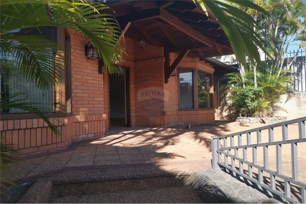 VENDO CASA SOBRE AVENIDA PRIMER PRESIDENTE BARRIO MBURUKUYA — foto 2