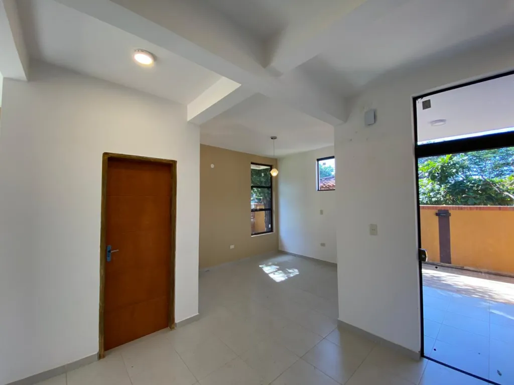 HERMOSO DUPLEX EN LAMBARE ENTRE CARRETERA DE LOPEZ Y DEFENSORES DEL CHACO — foto 3