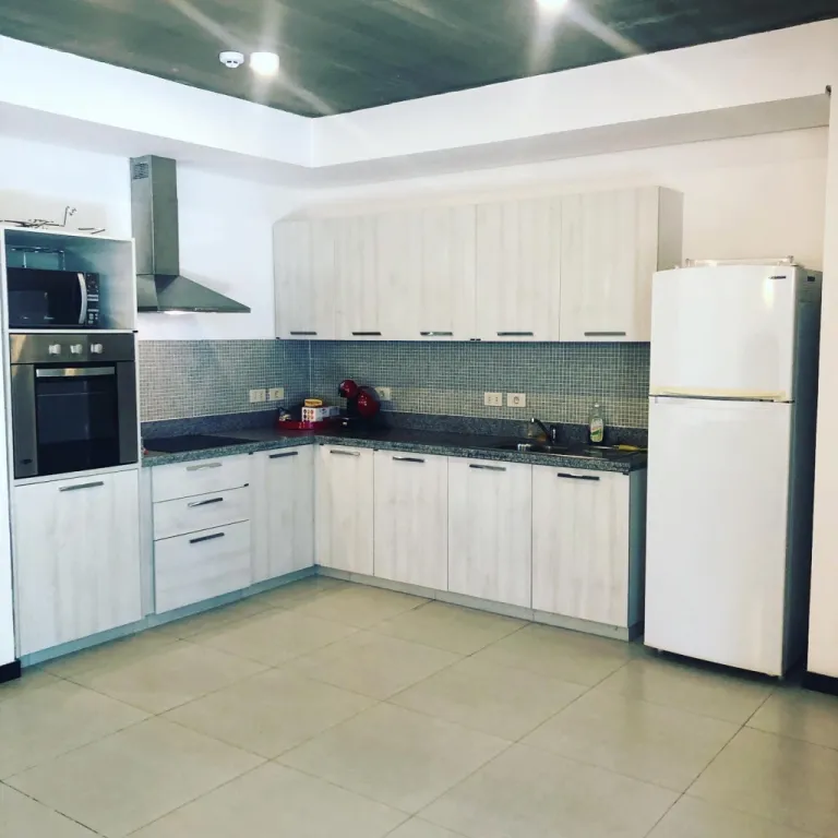 Zona BCP!! Oferto Amplio Departamento con Renta — foto 3