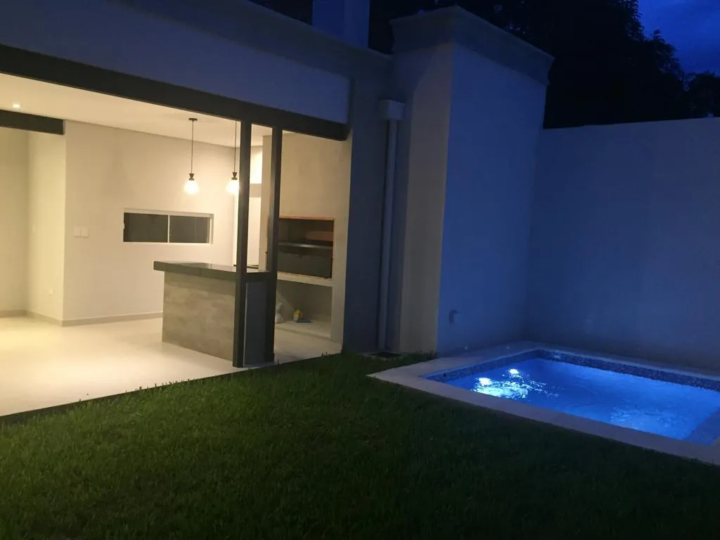 VENDO CASA EN CARMELITAS - ASUNCIÓN — foto 2