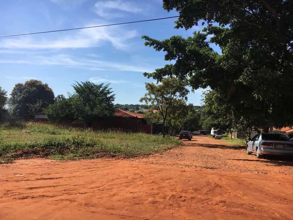En Villa Elisa. Exclusiva Esquina en Residencial Barrio Marangatú — foto 2