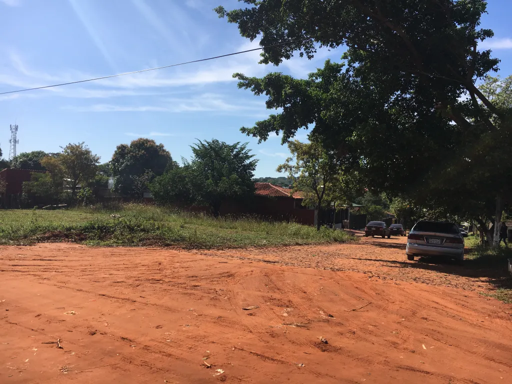 En Villa Elisa. Exclusiva Esquina en Residencial Barrio Marangatú — foto 3