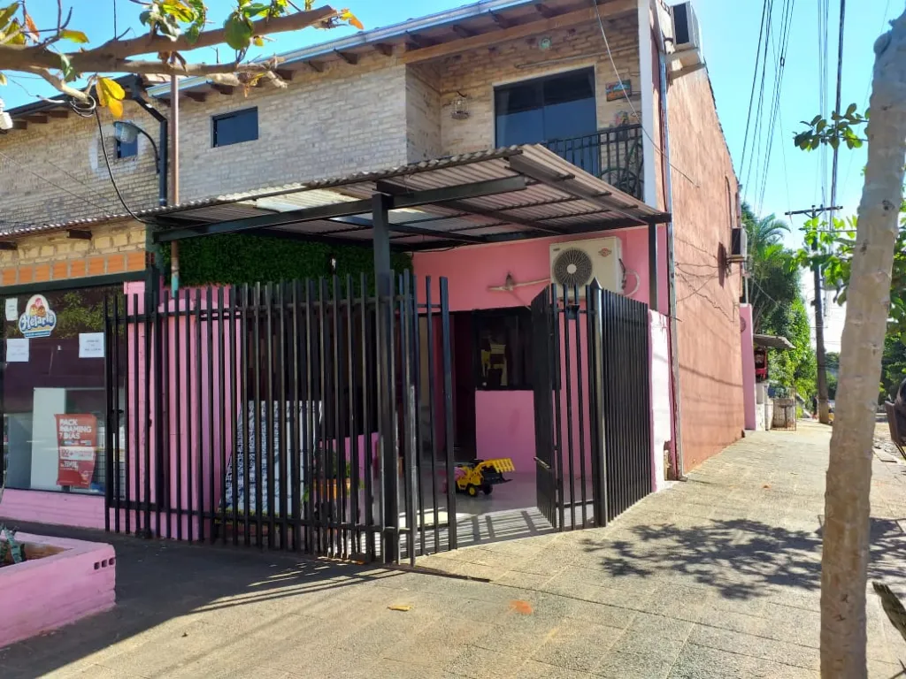 VENDO DUPLEX EN ESQUINA, EN LAMBARE. Y5444. — foto 2