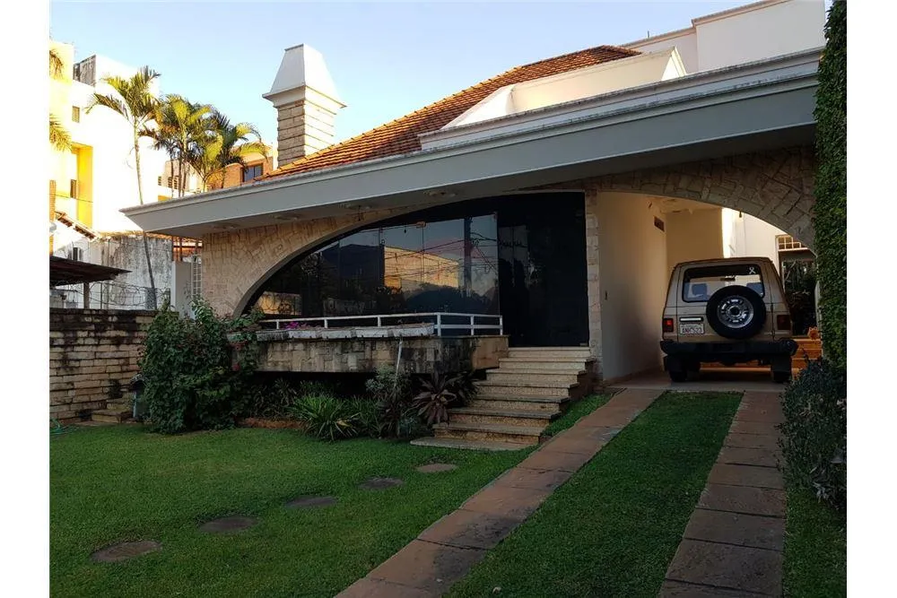 AMPLIA RESIDENCIA EN OFERTA 4 DORMITORIOS — foto 2