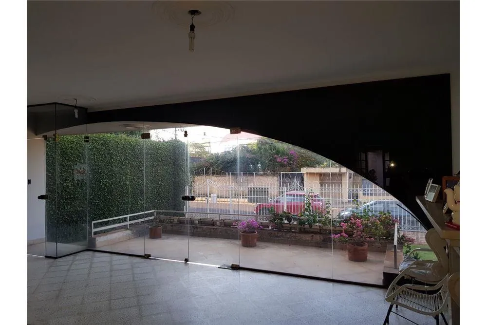 AMPLIA RESIDENCIA EN OFERTA 4 DORMITORIOS — foto 3