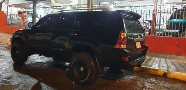 Toyota 4-Runner 2005 — foto 4