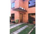 Vendo duplex en San Lorenzo Zona Laguna Grande