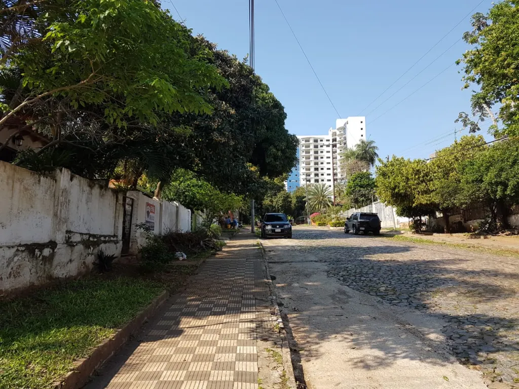 Terreno en esquina! a Una cuadra de Molas Lopez! — foto 2