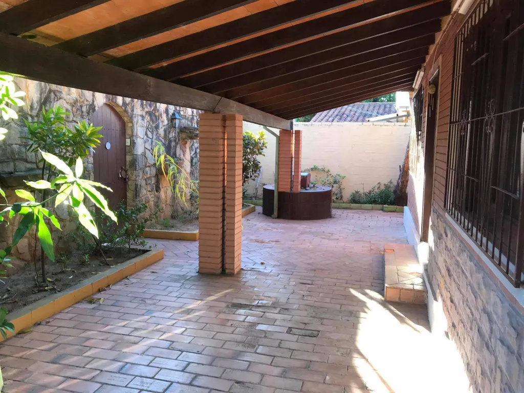 Alquilo Casa Segura en YPACARAI — foto 3