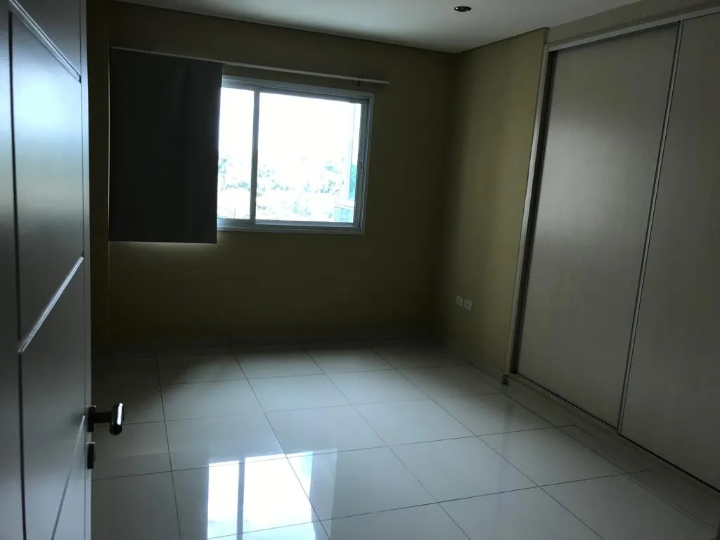 Alquilo Departamento de 3 dormitorios. Zona Ycua Sati. — foto 3