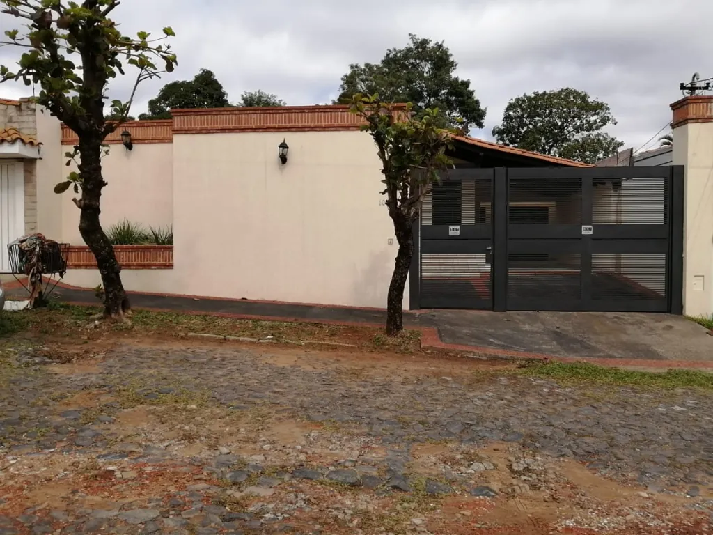 Alquilamos hermosa casa en impecable estado en la zona más residencial de Luque — foto 2