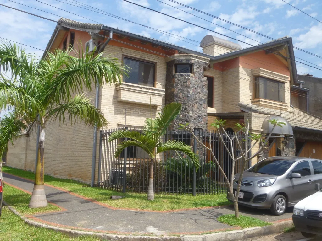 VENDO CASA A CUADRAS DE LA AVDA. STA. TERESA — foto 2