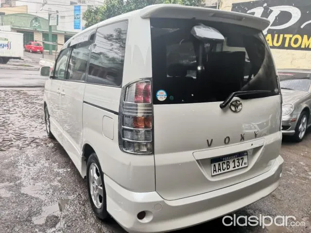 Toyota Voxy 2002 — foto 5