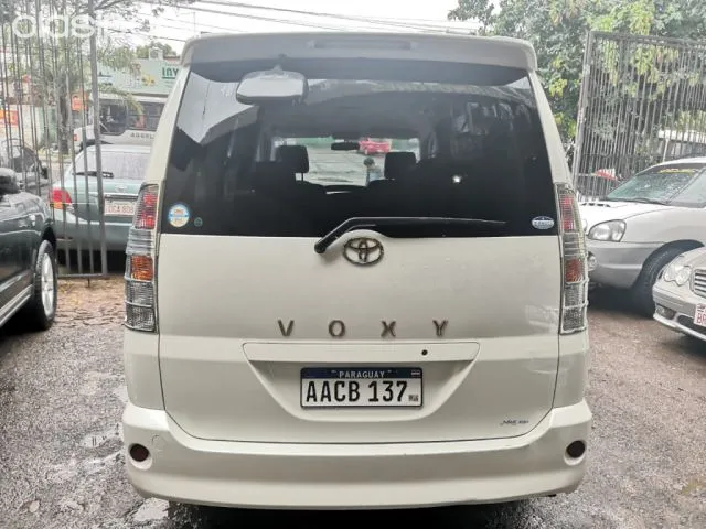 Toyota Voxy 2002 — foto 7