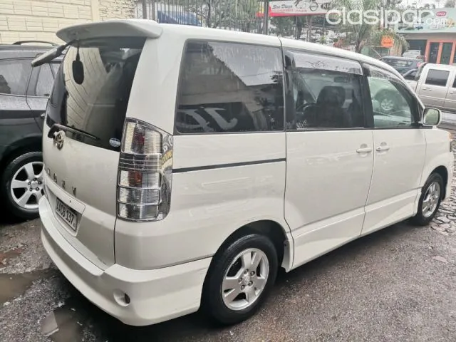 Toyota Voxy 2002 - foto 8