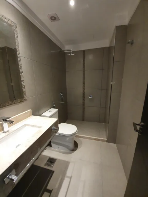 Se alquila departamento de 2 hab Edificio Century — foto 3
