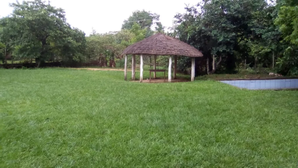 UNICA CASA QUINTA CON ARROYO EN ITACURUBI!!! — foto 2