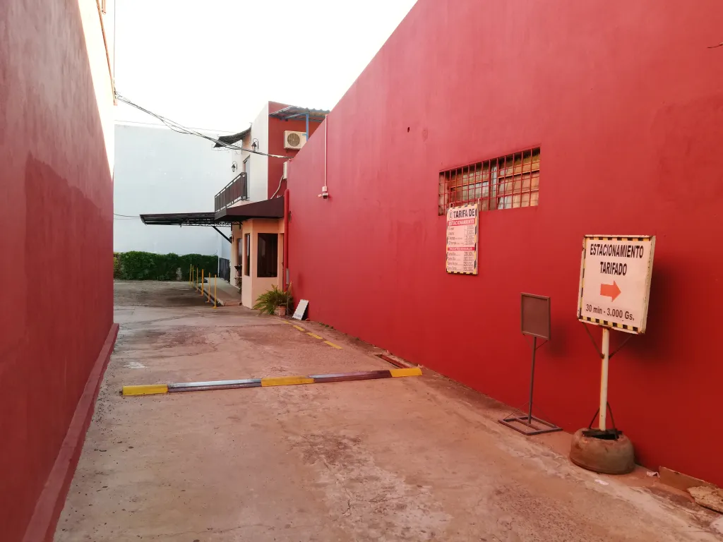 ESTACIONAMIENTO DIA y NOCHE en SAN LORENZO - ZONA MERCADO y SUPER STOCK — foto 2