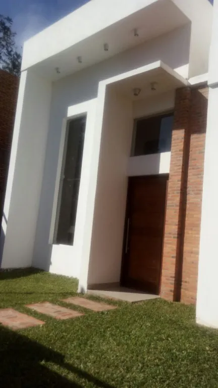 VENDO CASA ESTILO MINIMALISTA EN LUQUE — foto 2