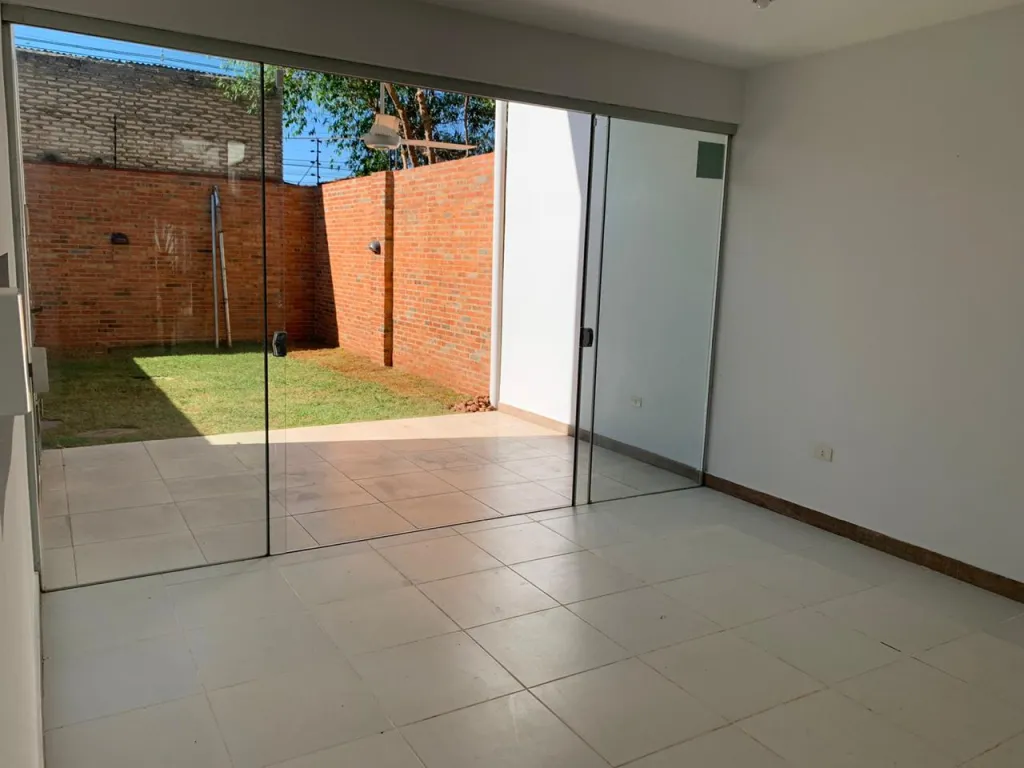 Alquilo Duplex minimalista en barrio ycua saty — foto 2