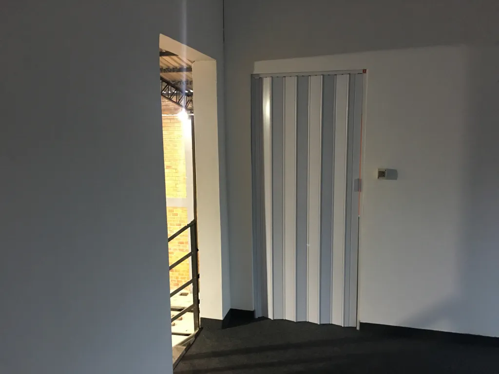 Importante Local Industrial En Lambare, Excelente Construccion De 2 Años — foto 3