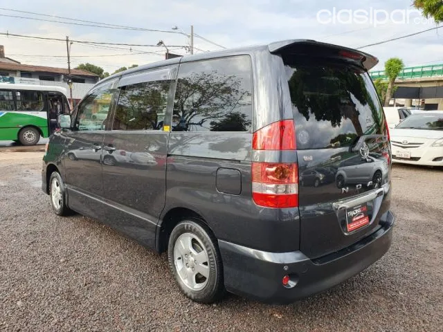 Toyota Noah 2004 — foto 4