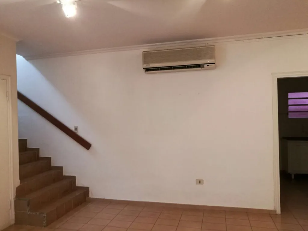 CASA EN ESQUINA A DOS CUADRAS DE LA VIENESA DE JULIO CORREA (7.000.000 Gs) — foto 2