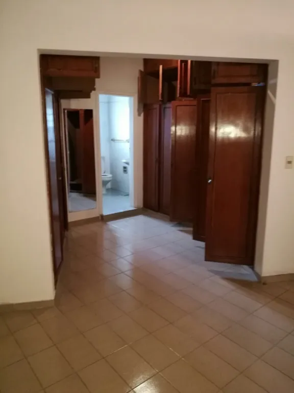 CASA EN ESQUINA A DOS CUADRAS DE LA VIENESA DE JULIO CORREA (7.000.000 Gs) — foto 3