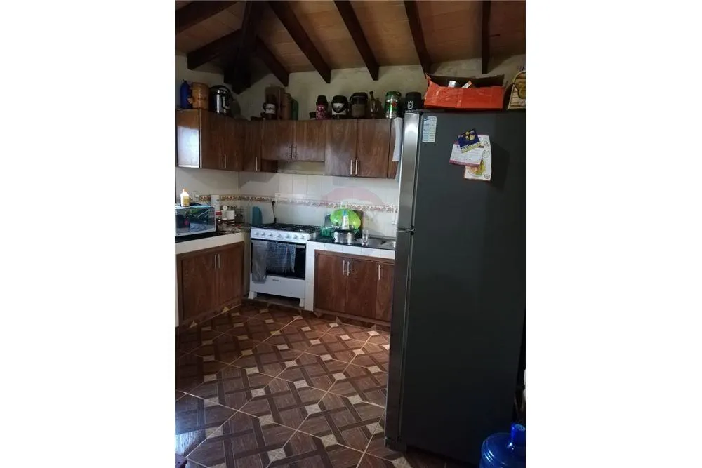 VENDO CASA - Mora Cue - LUQUE — foto 3