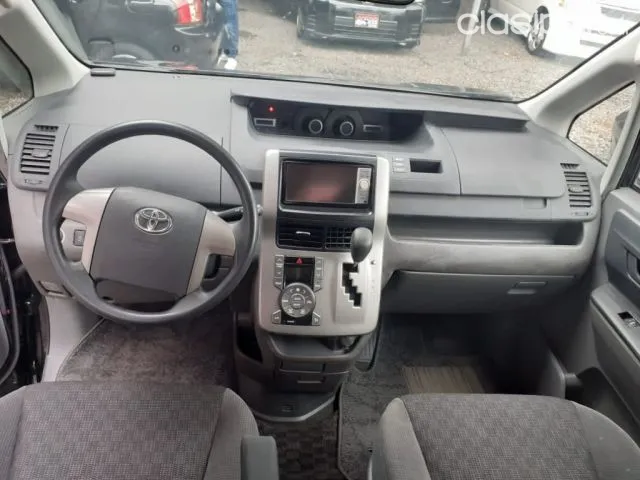 Toyota Voxy 2007 - foto 8