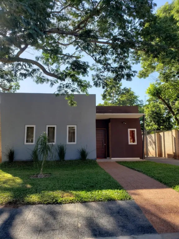 Hermosa casa con piscina en barrio cerrado — foto 2