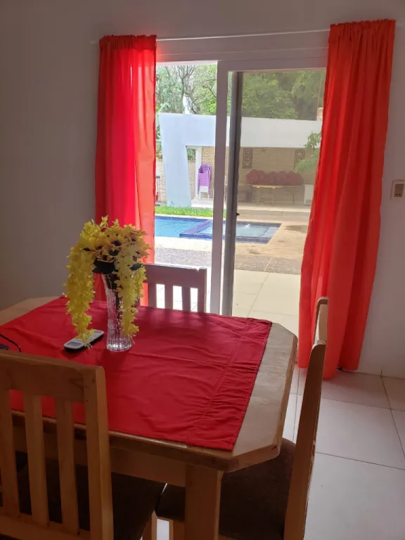 Hermosa casa con piscina en barrio cerrado — foto 3