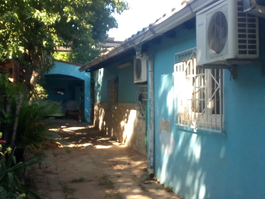 Venta de Casa a una cuadra y media de la Av. Gral. Artigas. Ciudad de Asuncón. Trinidad — foto 3