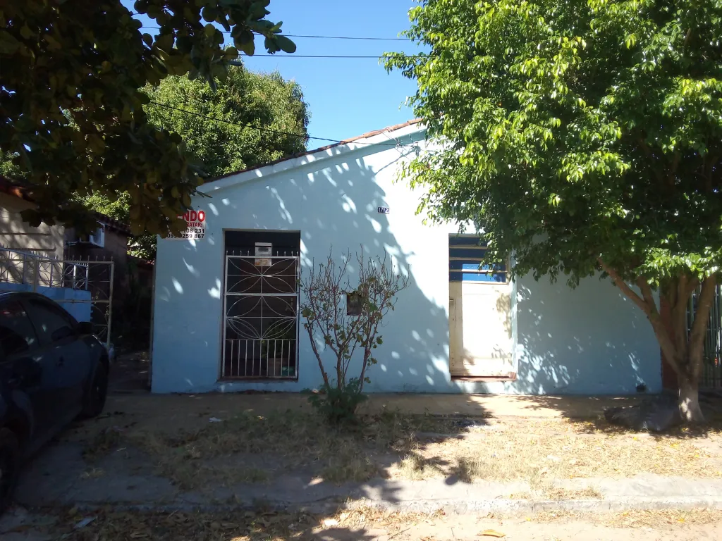 Venta de Casa a dos cuadras de la Av. Gral. Artigas. Ciudad de Asuncón. Zona: Trinidad — foto 2