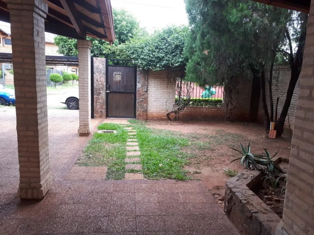 VENDO HERMOSA RESIDENCIA DETRAS DEL COLEGIO DE LA ASUNCION! EN FERNANDO DE LA MORA Z NOR — foto 2