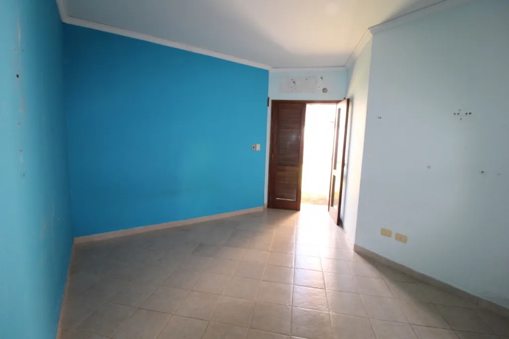 MBURUCUYÁ: HERMOSA RESIDENCIA, TODO EN PLANTA BAJA, 360 M2, 230.000 USD. — foto 2