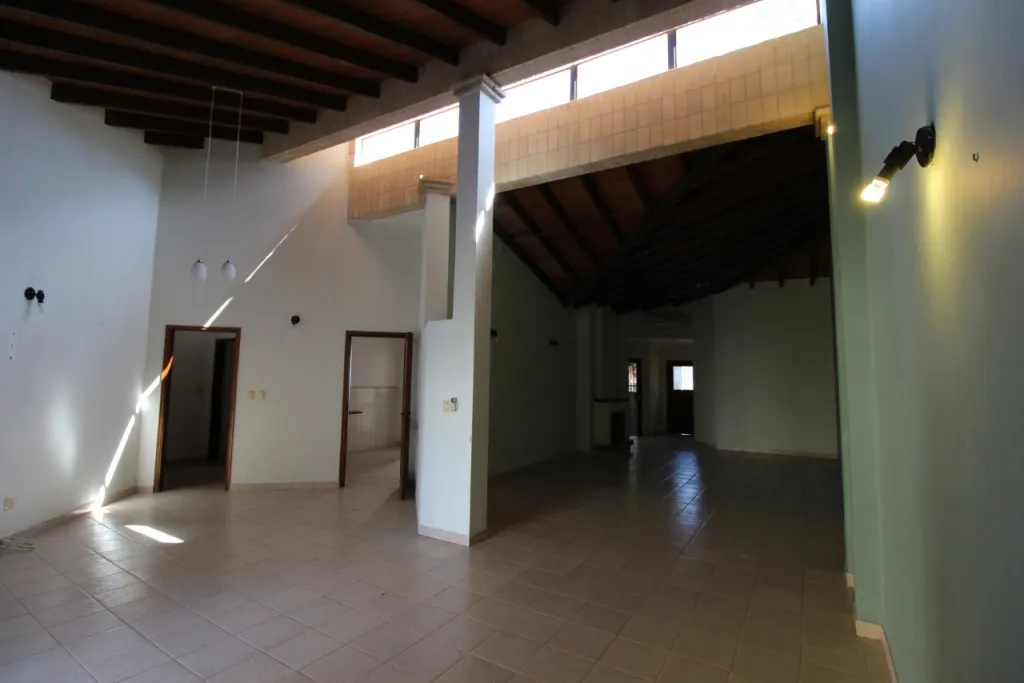 MBURUCUYÁ: HERMOSA RESIDENCIA, TODO EN PLANTA BAJA, 360 M2, 230.000 USD. — foto 3