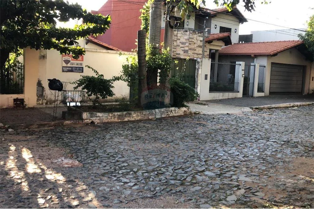 ¡Terreno con casa a refaccionar excelentemente ubicado — foto 2