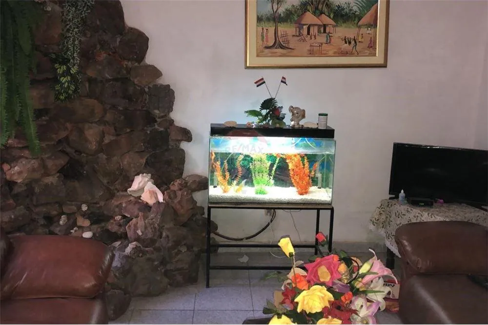 ¡Terreno con casa a refaccionar excelentemente ubicado — foto 3