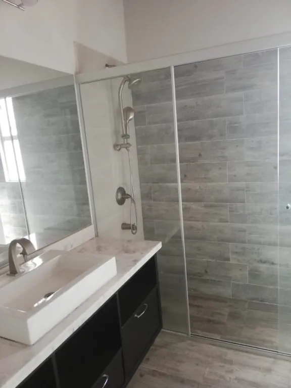 VENDO IMPECABLE🎉🎉🎉 DUPLEX CON PISCINA FDO ZONA NORTE, APROX 300 MTS DE MCAL LOPEZ 🏘️🏘 — foto 3